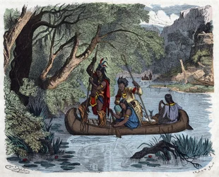 Indios pescando a bordo de una canoa en un río de América. En 