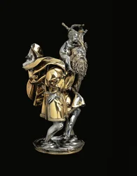 Estatuilla gótica tardía de San Cristóbal, sosteniendo al niño Cristo en su hombro derecho, sobre una base de relicario, probablemente Augsburgo