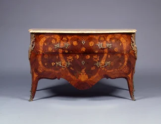 Una de un par de cómodas de marquetería y parquetry, c.1765