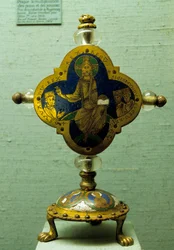 Relicario de Enrique II conocido como el Santo, emperador del Sacro Imperio Romano (973-1024) (canonizado en 1200). Hecho en esmalte, cristal, cobre, plata y oro. 1170 aprox. De Baja Sajonia, Saint Michel d
