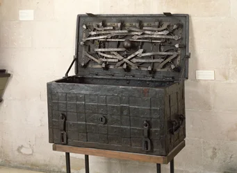 Cofre de mar de Núremberg (madera y metal)