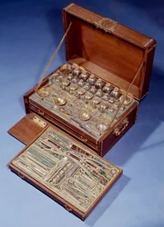 Kit de cirugía y farmacia de viaje. 1640. Augsburgo. Artes decorativas, París.