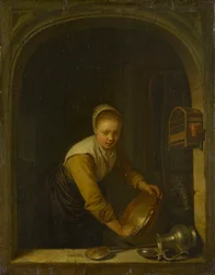 Una criada fregando una sartén de latón en una ventana