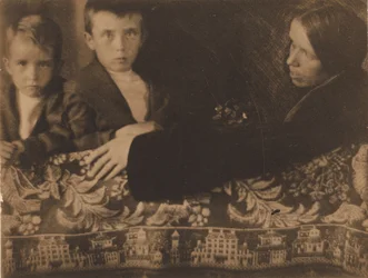 Grupo familiar (Sra. White, Maynard y Lewis),c. 1899 (foto)