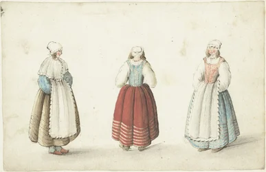 Tres mujeres de pie