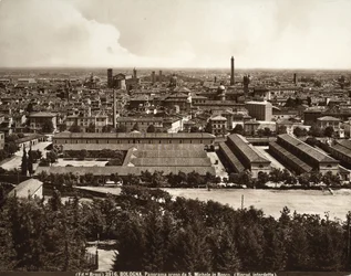 Panorama de la ciudad de Bolonia: vista desde San Michele en Bosco