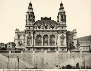 Vista de la fachada del Teatro de Montecarlo, diseñado por Charles Garnier. Mónaco