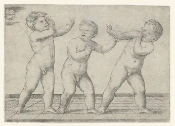 Tres niños desnudos
