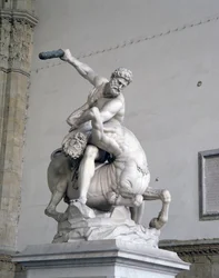 Hércules matando al centauro (mármol)