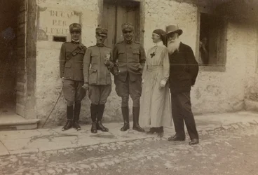 Álbum "Imágenes de la Guerra II": Cruz Roja y soldados italianos