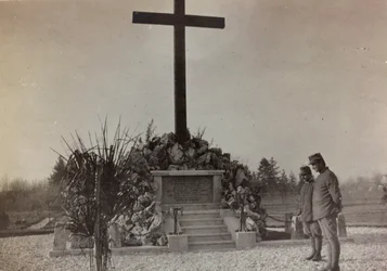 Álbum "Imágenes de la Guerra II": monumento de guerra en Gradisca