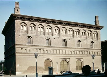 Exterior de La Lonja, construida en 1551