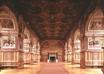 El salón de baile, o galería de Enrique II (1519-59)