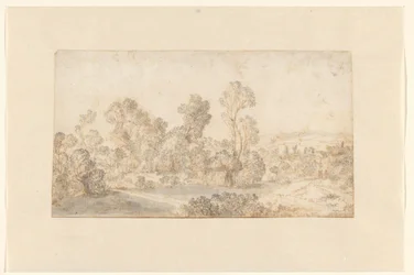 Paisaje de colinas con árboles altos a lo largo de un río