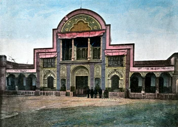 Puerta del palacio del Shah, Teherán, c1890