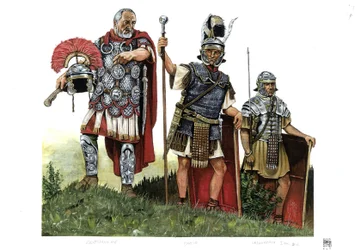 Antigua Roma: un centurión, un optio (mensajero entre centuriones y decuriones) y un legionario. Siglo II