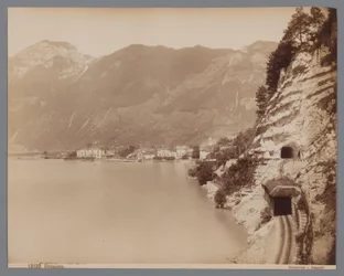 Brunnen en el lago de Lucerna en Suiza Brunnen (título sobre el objeto)