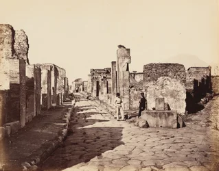 Strada di Sallustio, Pompei (Calle de Sallustio, Pompeya),c. 1870 (foto)