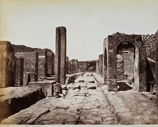 Ruinas estructurales a lo largo de la Strada di Stabia, en el sitio arqueológico de Pompeya