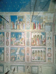 Vista de los frescos en la pared izquierda, c.1303-05 (post-restauración)