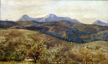 Paisaje de primavera con una vista distante de Monte Catria: Mañana temprano