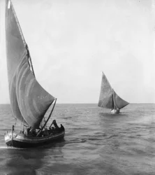 Veleros con personas a bordo