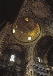 Vista de la cúpula y fresco de Baciccia, Iglesia del Gesù en Roma, circa 1568