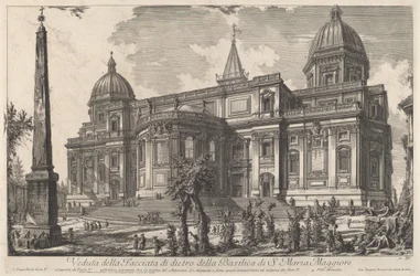 Vista de la fachada trasera de la Basílica de S. María la Mayor