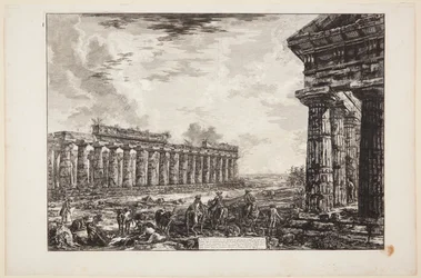 Vista de las 18 columnas laterales, dibujada desde el lado opuesto al mostrado en la primera lámina [...]