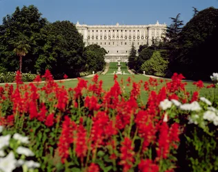 Palacio Real desde los jardines, comenzado en 1738