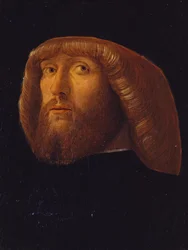Un hombre con barba