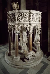 Silla. Escultura de mármol de Giovanni Pisano (1248-1314). 1302-1311 Catedral de Pisa (Duomo di Santa Maria Assunta di Pisa), Italia
