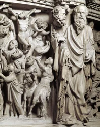 Detalle de los relieves de la silla realizada por Giovanni Pisano