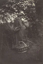 Mujer de pie con cesta en el suelo, 1870