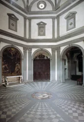 Vista de la sacristía octogonal construida según el proyecto de Giuliano da Sangallo