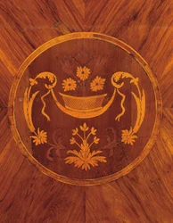 Detalle del lado de una cómoda italiana del norte de madera de tulipán, palo de rosa, madera frutal y marquetería, c.1800