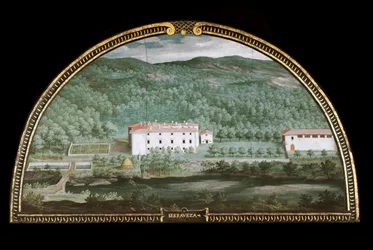 Vista de Villa di Seravezza cerca de Massa Carrara, Italia