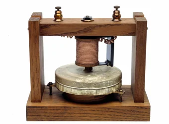 Teléfono de Graham Bell utilizado para los primeros experimentos de 1875