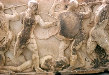 Lucha sobre el cuerpo de Patroclo, friso del Tesoro de Siphnos, c.525 a.C.