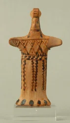 Figurilla de una mujer de pie, taller Beocio, Período Arcaico