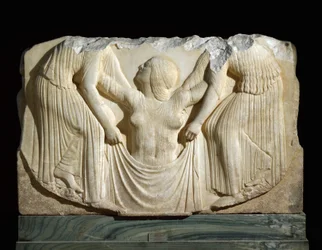 Arte griego: «El nacimiento de Venus saliendo de las olas sostenida por las Horas» Relieve del Trono Ludovisi, procedente de Locros. 460-450 a. C. - Museo Nazionale Romano (Palazzo Altemps) - Magna Grecia: Trono Ludovisi; el nacimiento de Afrodita - Mármol