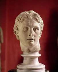 Cabeza de Alejandro Magno, hallada en Pérgamo