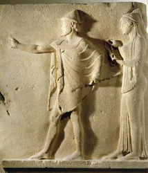 Hermes agoraios y una Caridad, relieve del Pasaje de los Theores, de Thasos, c.470 a.C.
