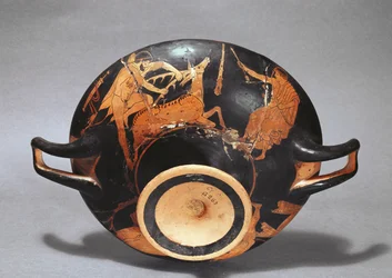 Kylix decorado con Heracles y la Cierva de Cerinia