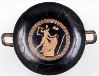Pintura en copa: Representación de Heracles agitando una silla para golpear a su maestro de música, 470 a.C. BNF, Oficina de Medallas