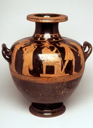 Pintura sobre vaso: representación de Júpiter (Zeus) sentado en el centro. Sobre su cabeza aparece Atenea armada (nacimiento de Atenea). Frente a Zeus está Hefesto. 470 a. C. BNF, Cabinet des Médailles.