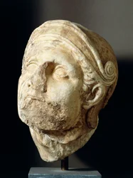 Cabeza de guerrero por Skopas, del frente del Templo de Atenea Alea en Tegea, siglo IV a.C.