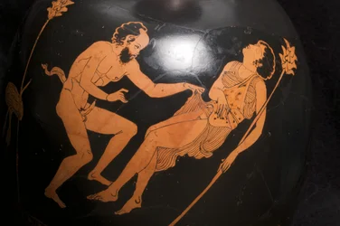 Detalle de una figura roja en cuclillas lekythos (terracota) (véase también 325673)