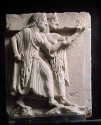 Metope que representa bailarines