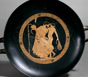 Copa de figuras rojas